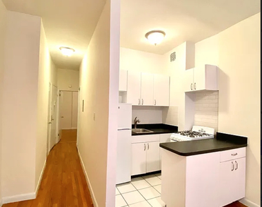 East 74th Street and York - Photo Thumbnail 9