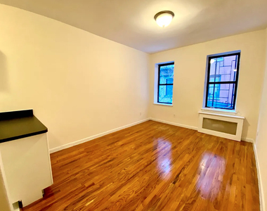 East 74th Street and York - Photo Thumbnail 7