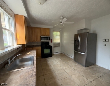 545 Newark Ave - Photo Thumbnail 17