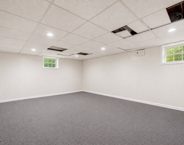 305 Manning Ave - Photo Thumbnail 11