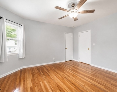 305 Manning Ave - Photo Thumbnail 4