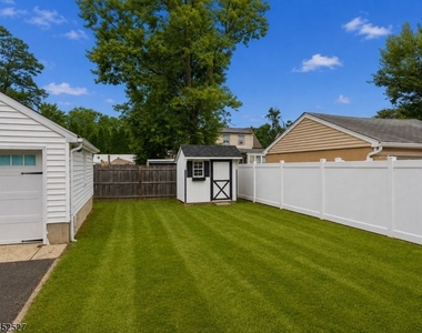 305 Manning Ave - Photo Thumbnail 20