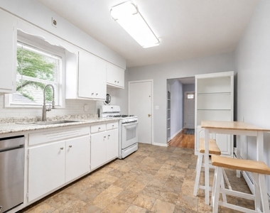 305 Manning Ave - Photo Thumbnail 5