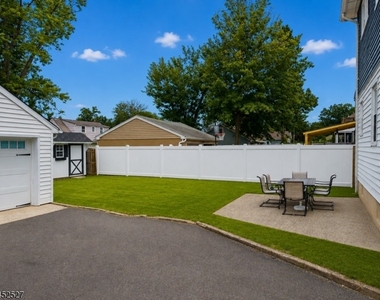 305 Manning Ave - Photo Thumbnail 18