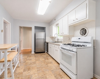 305 Manning Ave - Photo Thumbnail 6