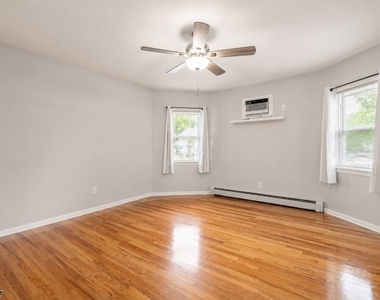 305 Manning Ave - Photo Thumbnail 3