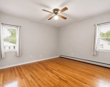 305 Manning Ave - Photo Thumbnail 2
