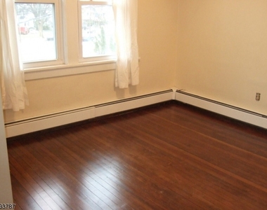842 South Ave - Photo Thumbnail 9