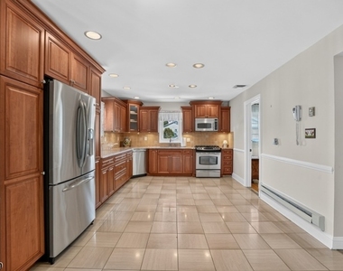 200 N 18th St - Photo Thumbnail 1