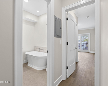 112 Brighton Avenue - Photo Thumbnail 7