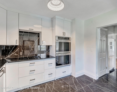 110 Monmouth Drive - Photo Thumbnail 11