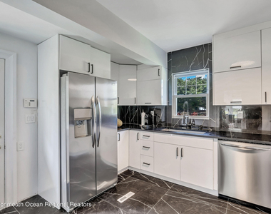 110 Monmouth Drive - Photo Thumbnail 18