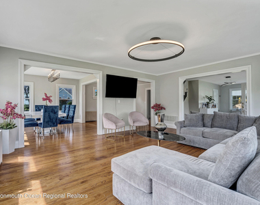 110 Monmouth Drive - Photo Thumbnail 5