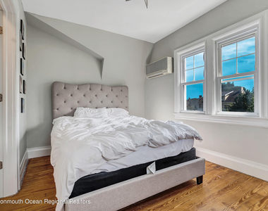 110 Monmouth Drive - Photo Thumbnail 16