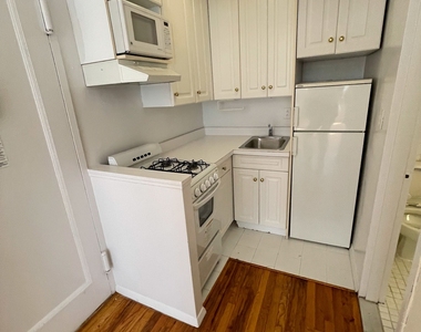 East 84 Street - Photo Thumbnail 2