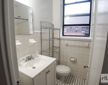 E 55 St - Photo Thumbnail 4