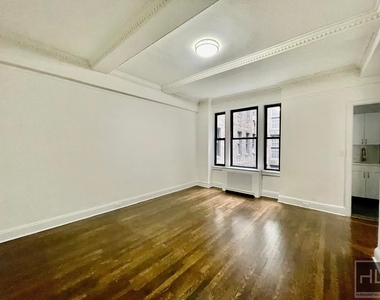 East 46 Street - Photo Thumbnail 2