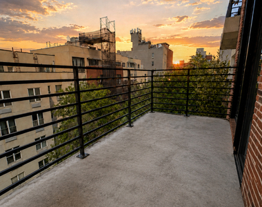Montrose Avenue - Photo Thumbnail 5