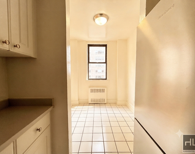 East 79th Street - Photo Thumbnail 2