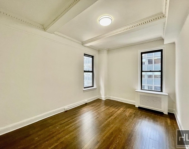 East 46 Street - Photo Thumbnail 2