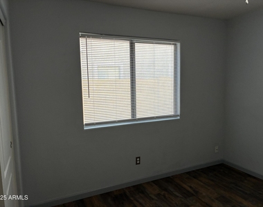 25550 W Pioneer Street - Photo Thumbnail 10