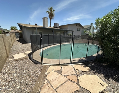 943 E Manhatton Drive - Photo Thumbnail 20