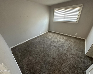 943 E Manhatton Drive - Photo Thumbnail 13
