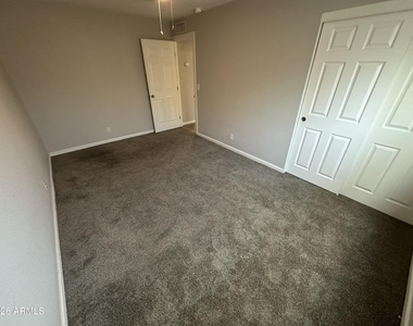 943 E Manhatton Drive - Photo Thumbnail 16