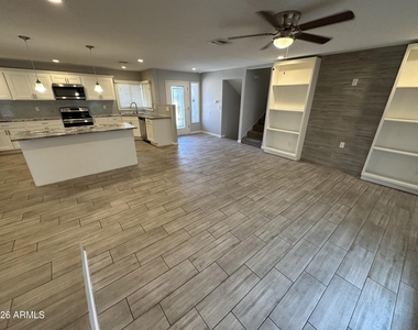 943 E Manhatton Drive - Photo Thumbnail 2