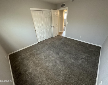 943 E Manhatton Drive - Photo Thumbnail 14