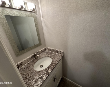 943 E Manhatton Drive - Photo Thumbnail 12