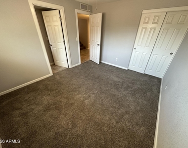 943 E Manhatton Drive - Photo Thumbnail 9