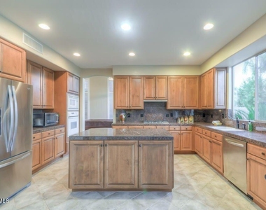 1690 W Bartlett Way - Photo Thumbnail 9