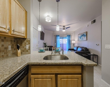 14950 W Mountain View Boulevard - Photo Thumbnail 6