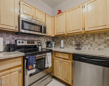 14950 W Mountain View Boulevard - Photo Thumbnail 8