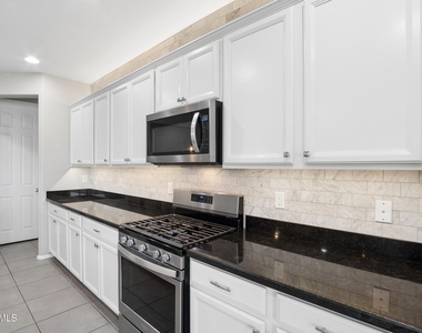 17766 W Granite View Drive - Photo Thumbnail 5