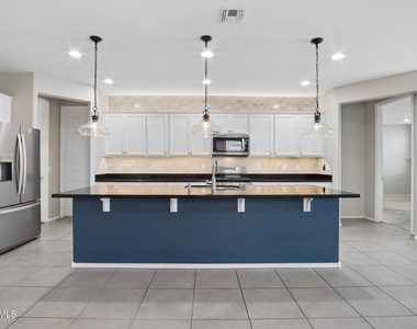 17766 W Granite View Drive - Photo Thumbnail 9