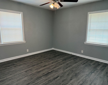 2504 Normont Circle - Photo Thumbnail 11