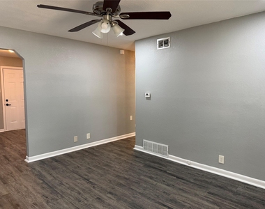 2504 Normont Circle - Photo Thumbnail 4