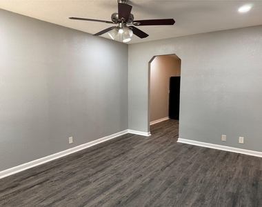 2504 Normont Circle - Photo Thumbnail 5