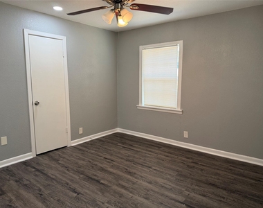 2504 Normont Circle - Photo Thumbnail 12