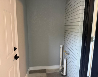 2504 Normont Circle - Photo Thumbnail 20