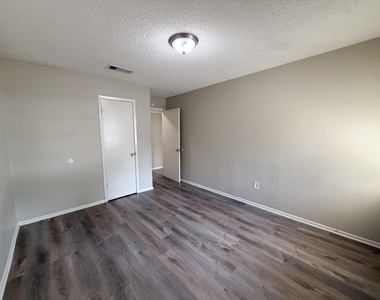 101 W Latimer Street - Photo Thumbnail 11