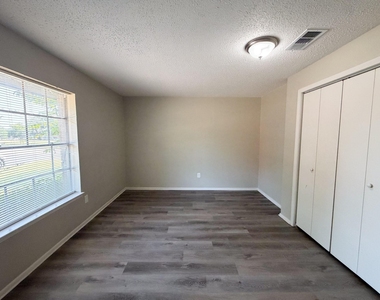 101 W Latimer Street - Photo Thumbnail 7