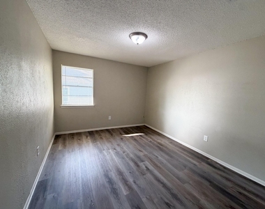 101 W Latimer Street - Photo Thumbnail 10