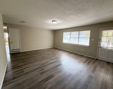 101 W Latimer Street - Photo Thumbnail 4
