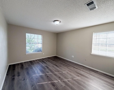 101 W Latimer Street - Photo Thumbnail 15