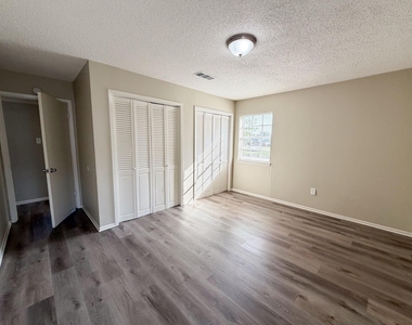 101 W Latimer Street - Photo Thumbnail 13