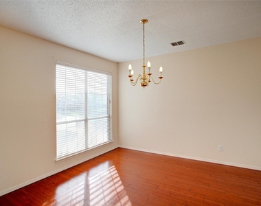 3507 Tamarack Drive - Photo Thumbnail 4