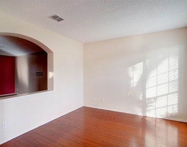 3507 Tamarack Drive - Photo Thumbnail 5